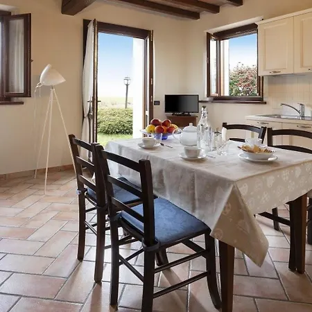 In Einem Bauernhaus, Mit Garten, Haustiere Erlaubt Διαμέρισμα