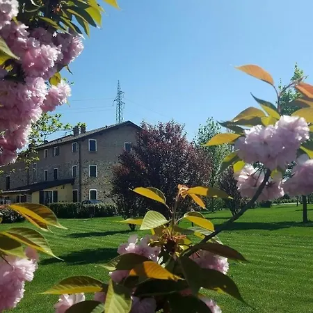 Апартаменты In Einem Bauernhaus, Mit Garten, Haustiere Erlaubt Скандиано